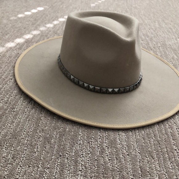 Accessories - Tan brimmed western hat